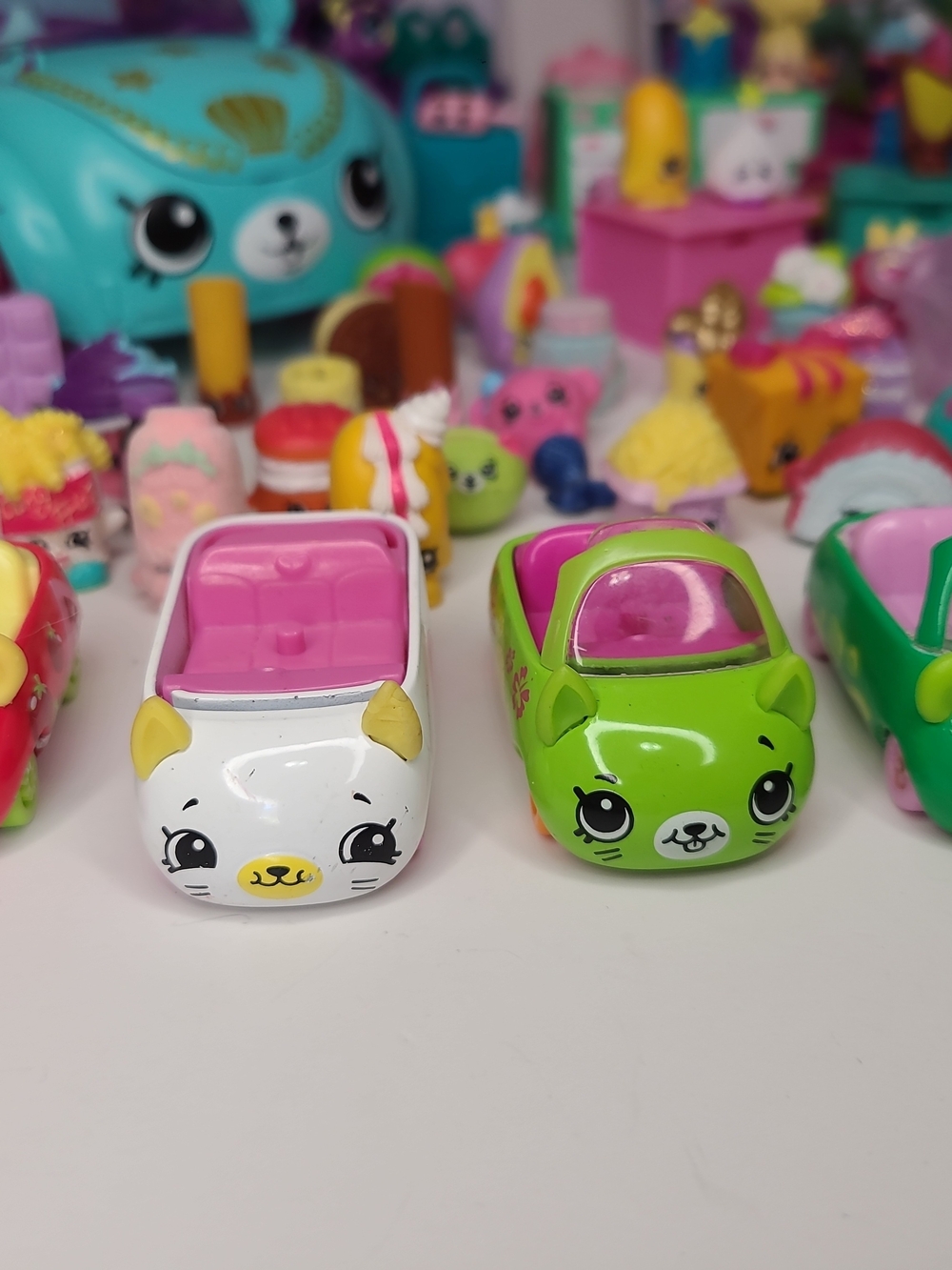Large Shopkins Bundle Houses Cars & 120+ Figures - Picture 15 of 16